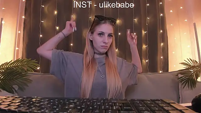 Snapshot of Anna_Fink chatting on March 20, 10:32 am Anna Fink online show from March 20, 10:32 am