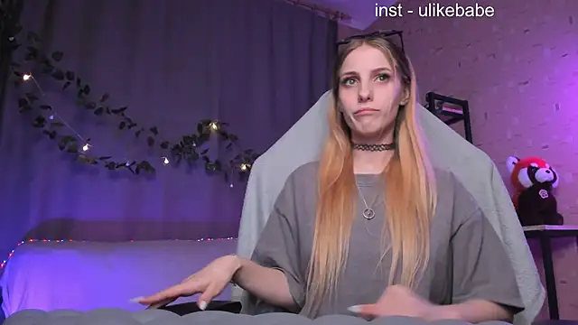 Snapshot of Anna_Fink chatting on March 21, 8:50 pm Anna Fink online show from March 21, 8:50 pm