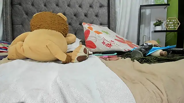 SHARICK GRECO online show from April 10, 12:43 pm