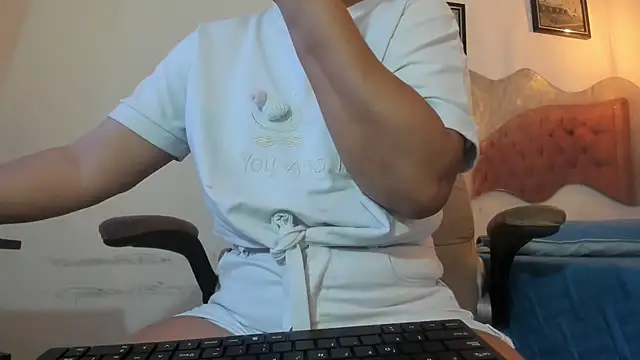 SHARICK GRECO online show from April 18, 12:53 pm