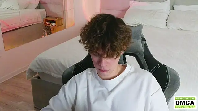 cute thomas online show from December 16, 3:08 am