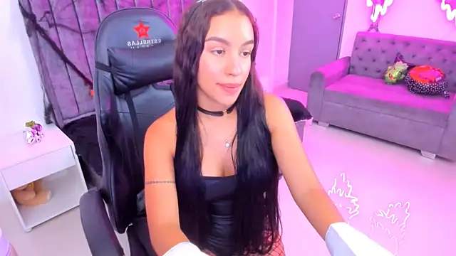 xiomara  cortes online show from October 30, 7:25 pm