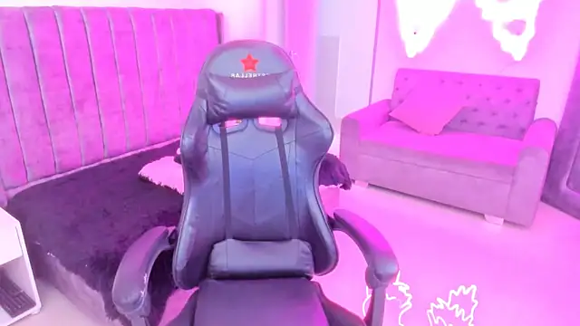 xiomara  cortes online show from November 10, 7:24 pm