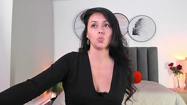 Snapshot of SaharaGarcia__ chatting on February 19, 10:20 pm SaharaGarcia online show from February 19, 10:20 pm