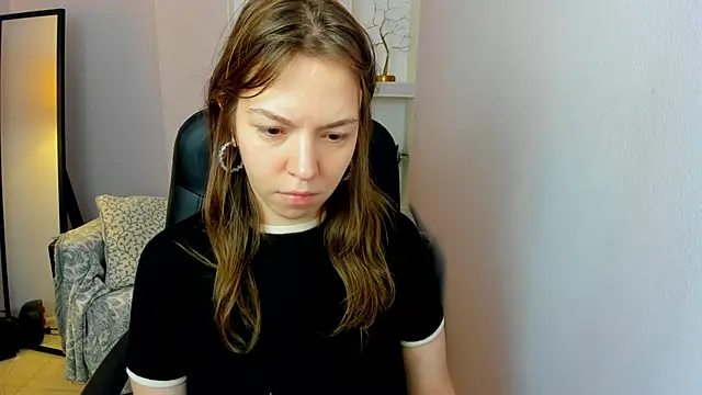 Snapshot of Persephoni chatting on June 20, 10:18 am Persephoni online show from June 20, 10:18 am