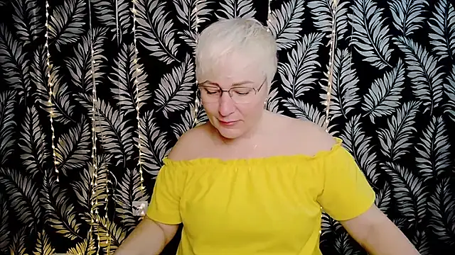 Snapshot of Olivia_playful chatting on April 2, 10:24 am Olivia playful online show from April 2, 10:24 am