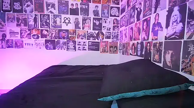 BonnieStardust online show from March 9, 2:10 pm