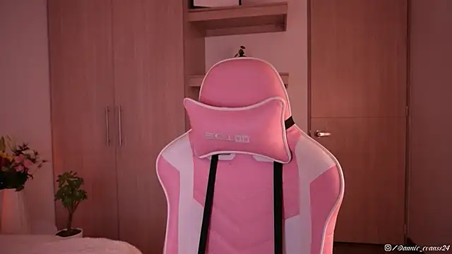 annie24 evans online show from March 5, 11:05 pm