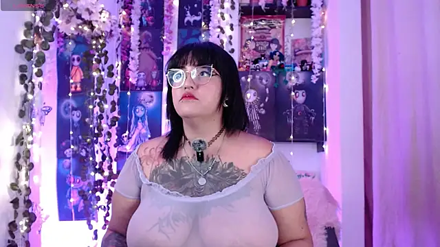  Ali Brinck  online show from January 14, 11:58 pm