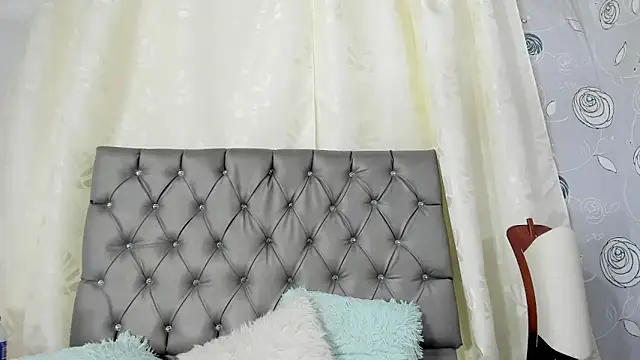 luna evaa online show from February 18, 5:42 pm