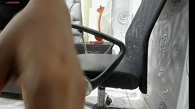 luna evaa online show from October 6, 2:14 pm