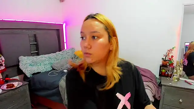 Cherrynoa online show from February 8, 2:59 am