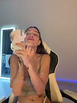julia fly online show from May 24, 8:52 am