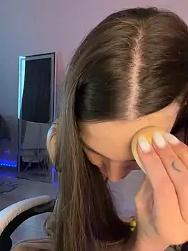 julia fly online show from May 26, 8:32 am