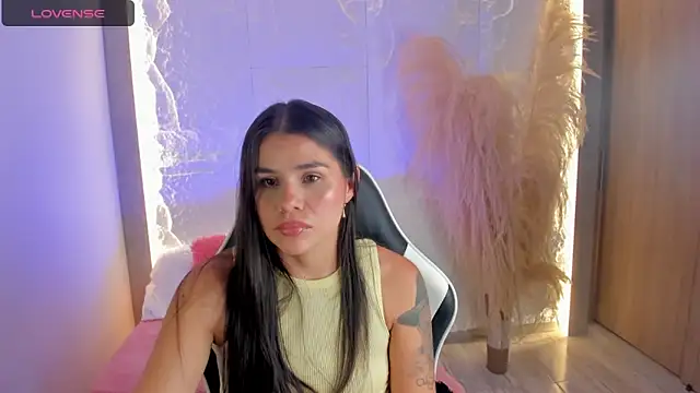 dominique25  online show from April 13, 3:01 am