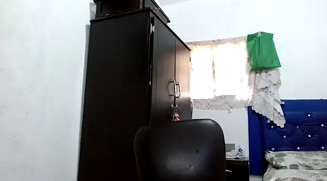 Snapshot of angelamarie1 chatting on January 11, 3:31 pm angelamarie1 online show from January 11, 3:31 pm
