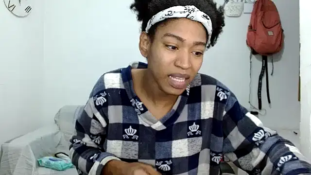 Snapshot of angelamarie1 chatting on October 21, 12:22 am angelamarie1 online show from October 21, 12:22 am
