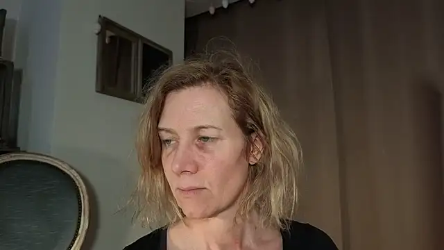 Lola Belgium online show from April 1, 5:43 pm