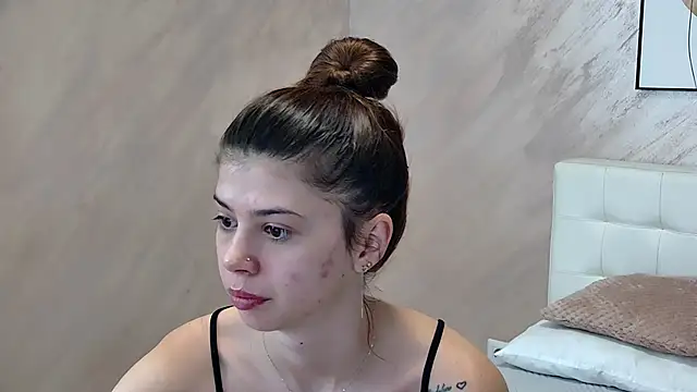 Snapshot of Sierra_Halle chatting on February 1, 10:59 am Sierra Halle online show from February 1, 10:59 am