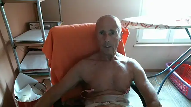 Snapshot of olibrius71 chatting on July 11, 5:59 pm olibrius71 online show from July 11, 5:59 pm