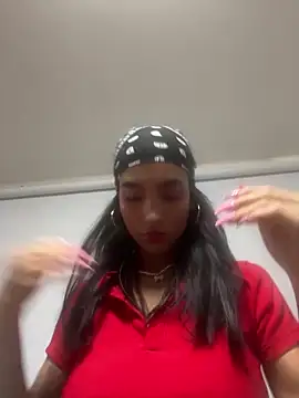 LauraAristizabal online show from May 13, 11:40 am
