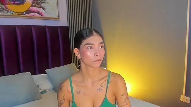 LauraAristizabal online show from May 16, 11:53 am