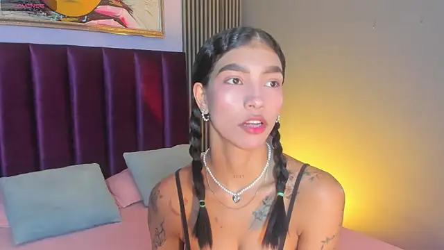 LauraAristizabal online show from May 19, 11:49 am
