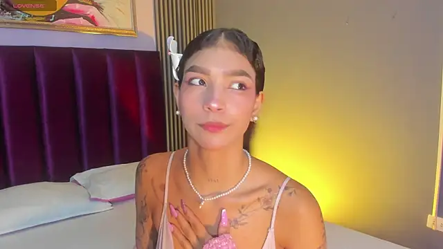 LauraAristizabal online show from May 20, 12:00 pm