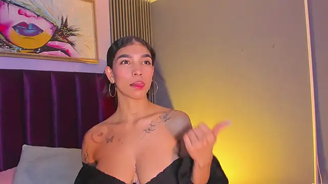 LauraAristizabal online show from July 10, 11:40 pm