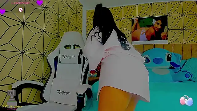 vane lopez  online show from March 14, 7:41 pm