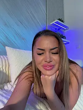 Snapshot of KirstieVegas chatting on April 19, 6:10 pm KirstieVegas online show from April 19, 6:10 pm