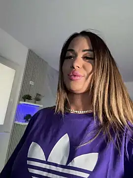 Snapshot of KirstieVegas chatting on May 25, 5:19 pm KirstieVegas online show from May 25, 5:19 pm