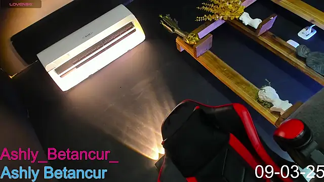 AshlyBetancurX online show from March 9, 11:25 am