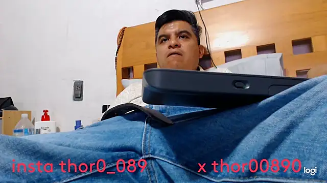 Snapshot of thor000089 chatting on February 12, 6:30 am thor000089 online show from February 12, 6:30 am