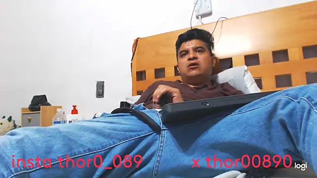 Snapshot of thor000089 chatting on February 13, 4:30 am thor000089 online show from February 13, 4:30 am