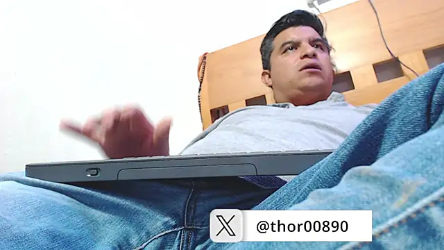 Snapshot of thor000089 chatting on February 27, 3:50 am thor000089 online show from February 27, 3:50 am