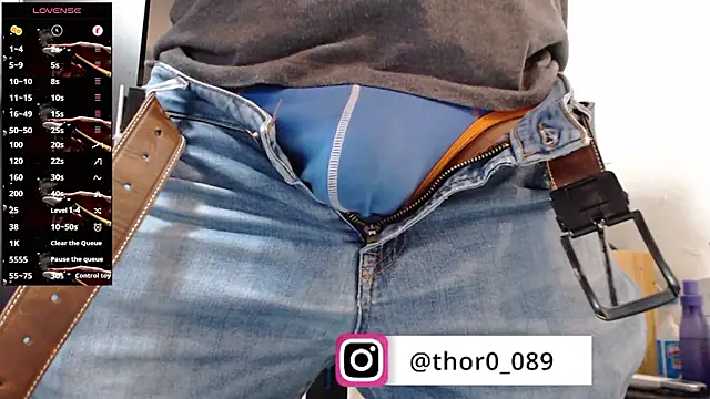 Snapshot of thor000089 chatting on March 4, 4:18 am thor000089 online show from March 4, 4:18 am