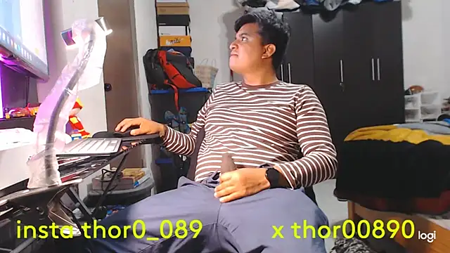 Snapshot of thor000089 chatting on April 7, 3:40 am thor000089 online show from April 7, 3:40 am