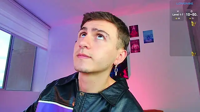 Snapshot of dimitri-bilak chatting on November 25, 10:43 pm dimitri-bilak online show from November 25, 10:43 pm