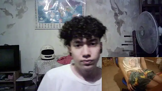 Snapshot of Emv2 chatting on January 19, 5:33 am Emv2 online show from January 19, 5:33 am