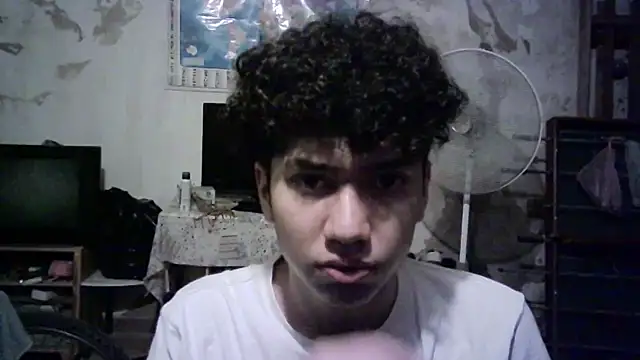 Snapshot of Emv2 chatting on February 11, 3:44 am Emv2 online show from February 11, 3:44 am