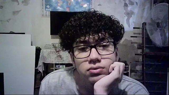 Snapshot of Emv2 chatting on February 18, 6:48 pm Emv2 online show from February 18, 6:48 pm