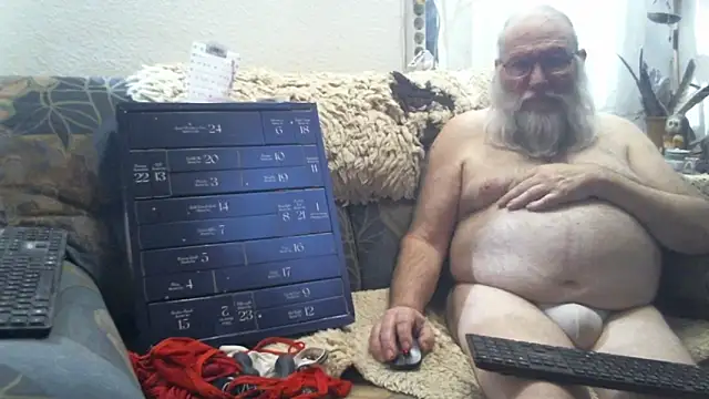 SexySantaC online show from December 2, 8:15 pm