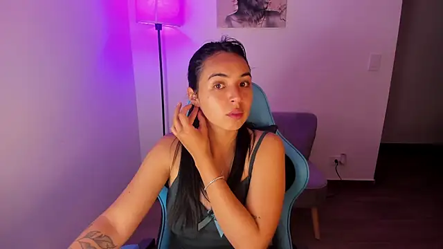 Snapshot of Miss_Nicole chatting on April 11, 2:05 am Miss Nicole online show from April 11, 2:05 am