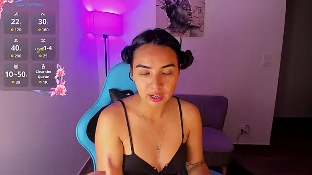 Snapshot of Miss_Nicole chatting on April 19, 6:32 pm Miss Nicole online show from April 19, 6:32 pm