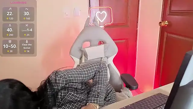  emma miller  online show from April 7, 11:10 am