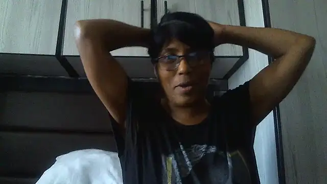 Snapshot of MsAttitude chatting on December 12, 10:45 am MsAttitude online show from December 12, 10:45 am