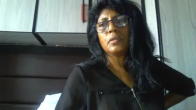 Snapshot of MsAttitude chatting on January 7, 8:13 am MsAttitude online show from January 7, 8:13 am