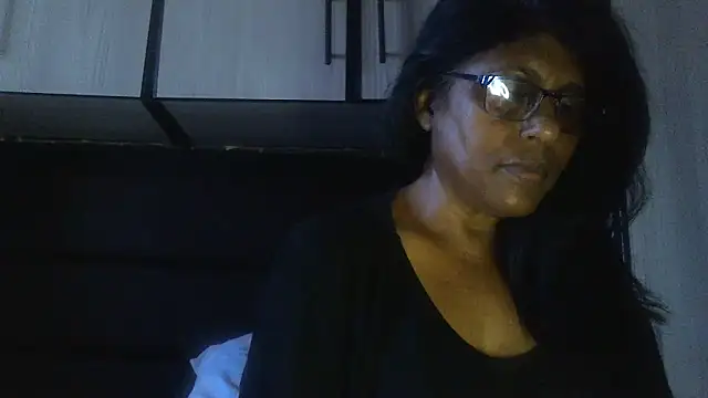Snapshot of MsAttitude chatting on February 5, 7:39 am MsAttitude online show from February 5, 7:39 am