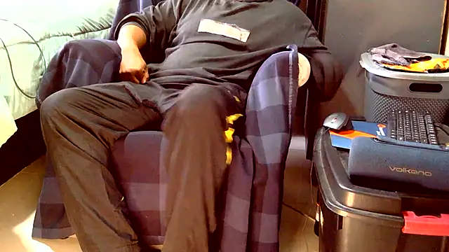 CharlesBlk79  online show from June 6, 10:09 am